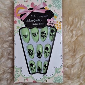 10/$10 Green Press On Nails